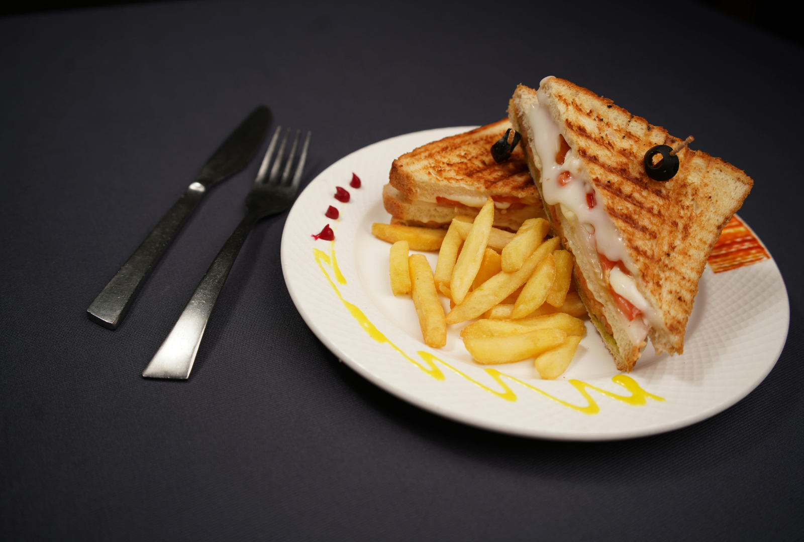 Kavurmalı Kaşarlı Tost